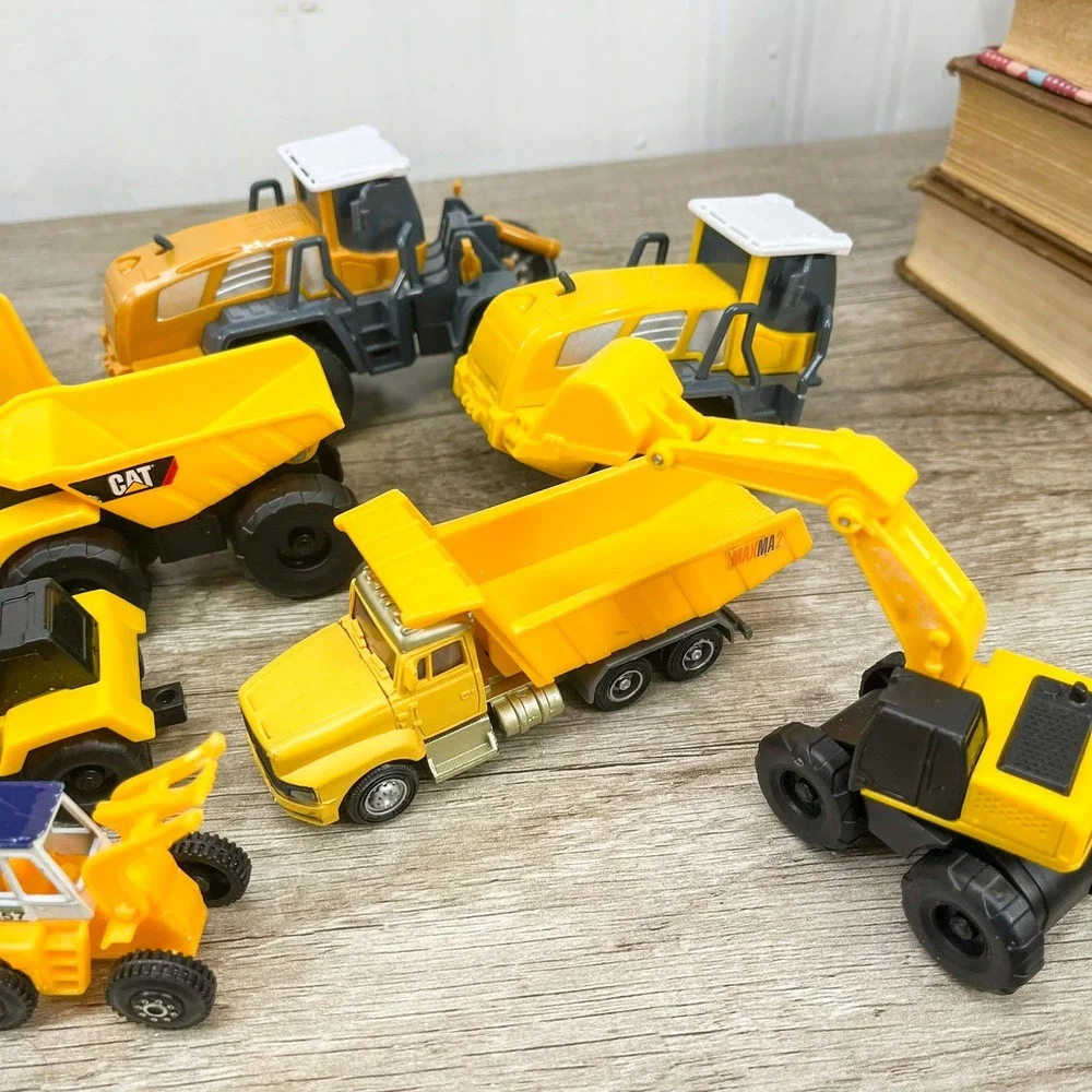 CAT Construction Toy Vehicle Lot Excavators Dump Trucks Bulldozers 16pc Set